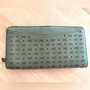 Fossil RFID Snap Closure Wallet in the color "Bay Leaf"